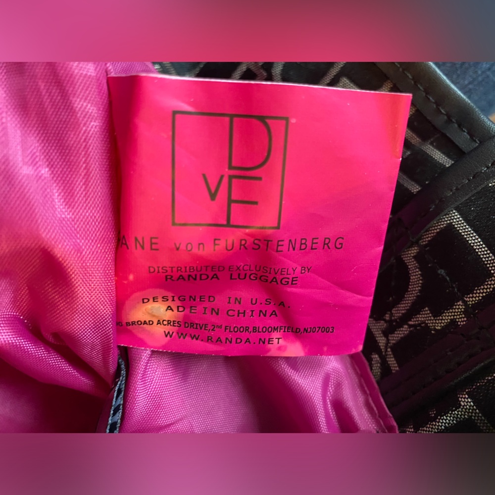 ☘️Diane Von Furstenberg DVF Randa Bucket Tote Bag. Office/carry on/overnight - Picture 9 of 11